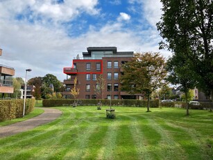 Appartement met twee slaapkamers en terras te huur.