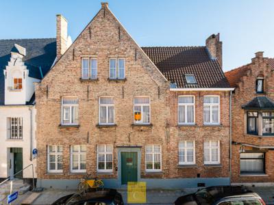 stijlvol herenhuis met sublieme, zongerichte tuin en 17e eeuws achterhuis/conciërgerie, 712 m2 grondoppervlakte