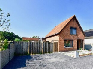 Recent volledig gerenoveerde woning/nieuwbouw met 3 slpk,...