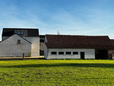 Prachtige gerenoveerde hoeve met bijgebouw te koop