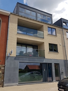 Recent duplexappartement met zonnepanelen en autostaanplaats