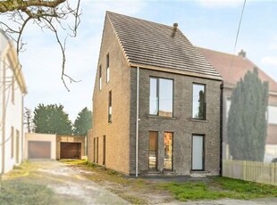 Ruime halfopen BEN-woning met 3 slaapkamers