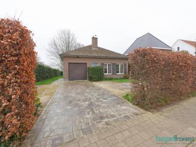 Goed onderhoud bungalow met ruime zonrijke tuin