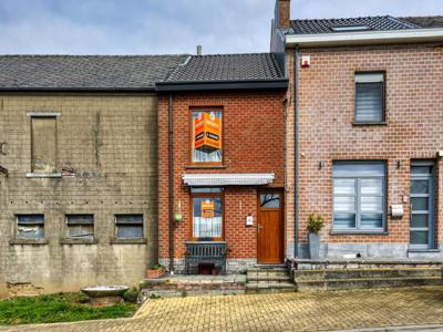 Petite maison à rénover avec terrain bÃtissable à l'arrière