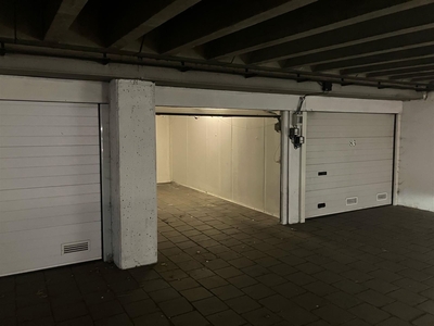 Garagebox (17m2) met automatische poort in Berchem