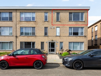 Ruim appartement met 2 slaapkamers, terras en garage