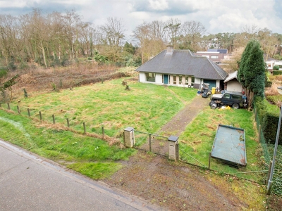 Te renoveren woning op 13a56ca in residentiële wijk Ter Beuken