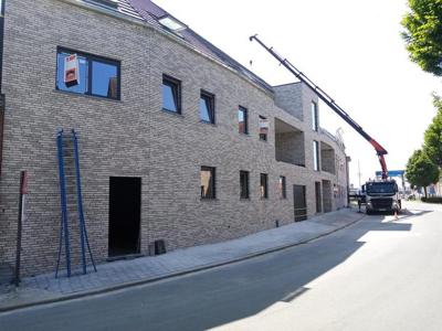 Ruim gelijkvloers appartement met 3 tot 4 slaapkamers !