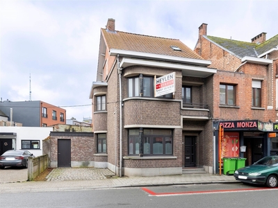 Instapklare woning met 3/4 slaapkamers in centrum Nijlen