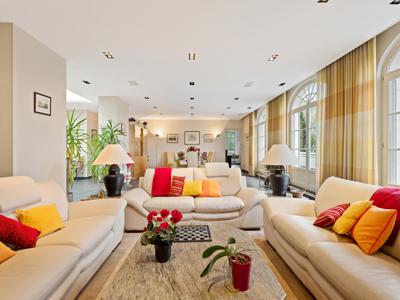 VILLA APPARTEMENT MET ZUIDWEST GEORIËNTEERD TERRAS