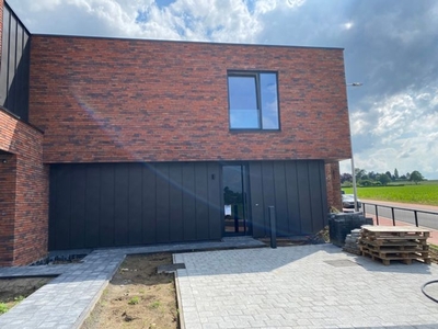 Nieuwbouwwoning met 3 slaapkamers en mooie afgesloten tuin