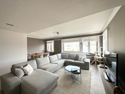 Superb 3-beds renovated penthouse with terrace