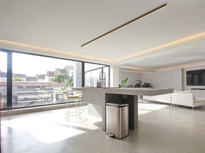 Langs de gracht in Molenbeek : Schitterende penthouse loft v