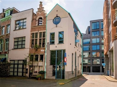 Vergund gebouw voor gemengd gebruik in hartje Antwerpen!