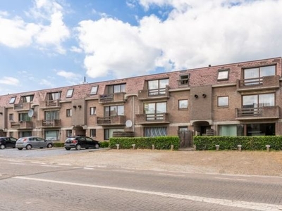 IDEALIS VASTGOED - APPARTEMENT OP 1ste VERDIEP MET RUIM ...