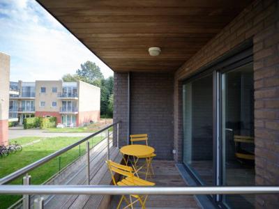 Modern drieslaapkamerappartement, met terras, autostaanplaats (optioneel) en vlakbij UZ / Sint-Pieters