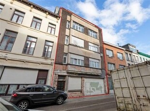 Building (811m²) met 3 appartementen en garage op centrale