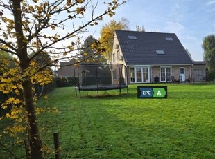 Instapklare A-villa op 15 are in groene omgeving