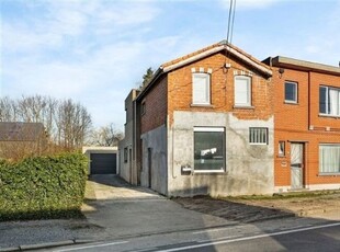 Ruime halfopen bebouwing met 3 slaapkamers op 825m²