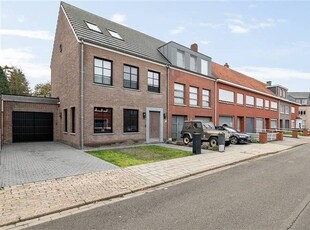 Gerenoveerde gezinswoning met 3 slaapkamers, garage en tuin