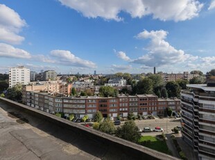 Penthouse met terras te koop in de Machtenswijk