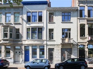 Ruim herenhuis, 4slpks, 2xbadk, stadstuin