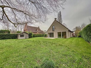 Ruime villa met tuin te huur in Sint-Denijs-Westerm