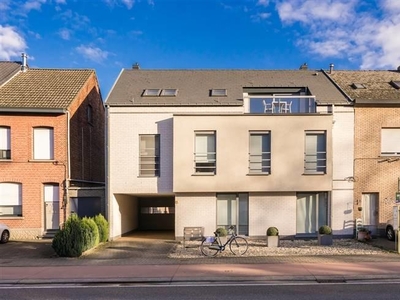 Leuk dakappartement met 2 slaapkamers en garagebox