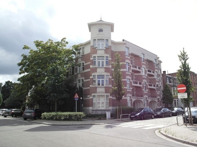 Lichtrijk en historisch appartement te huur Pulhof wijk