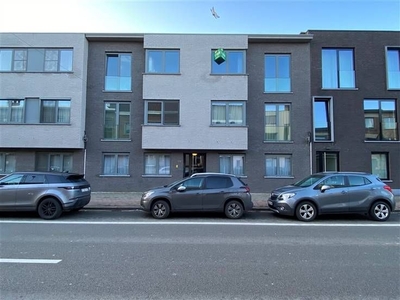 Ruim appartement met 2 slaapkamers,lift en terras te Brassch