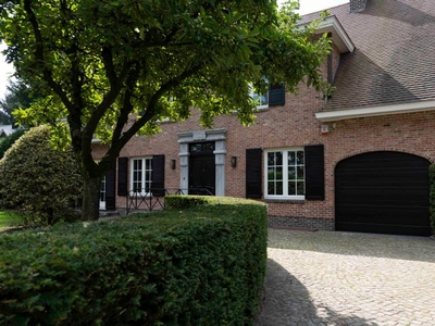 LUXEVILLA MET ZWEMBAD IN HARTJE KONINGSHOF