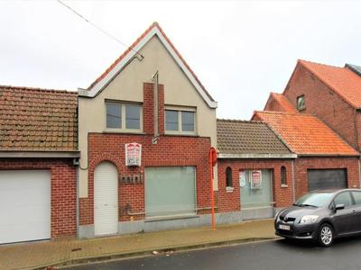 Ruim handelspand / woning met veel mogelijkheden. Opp 320m².