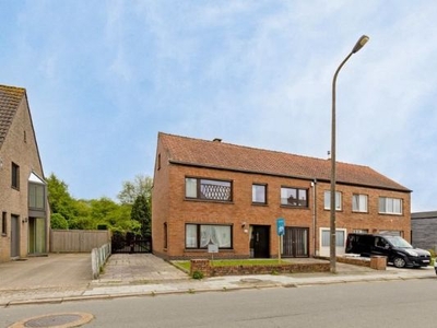 Halfopen woning met zicht op bos op 2km van Brugge.