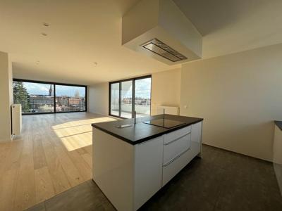 Prachtig penthouse-appartement in nieuwstaat op toplocatie i