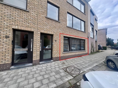 Gelijkvloers appartement met twee slaapkamers, garage en tuin