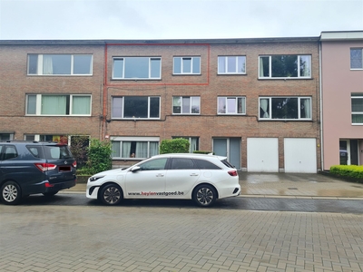 Gerenoveerd 2 slaapkamer appartement met balkon en garage