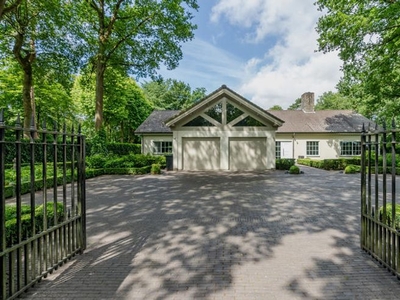 Villa met prachtige parktuin, zwembad en luxe poolhouse