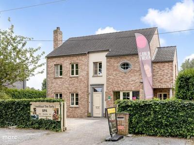 Landelijke villa met B&B en luxueuze wellness te Beringen