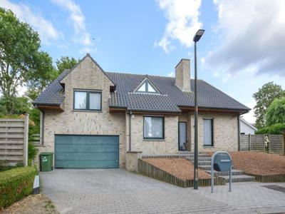 Prachtige, ruime villa in een residentiële wijk te Aartrijke
