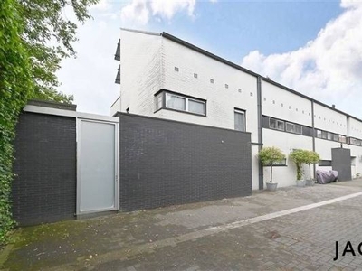 Prachtige, moderne loft met zicht op groen in Antwerpen!