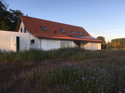 Villa te huur in Eernegem met 2 praktijkruimtes!