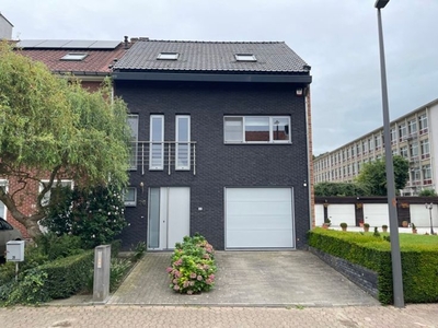 Volledig gerenoveerd huis te huur