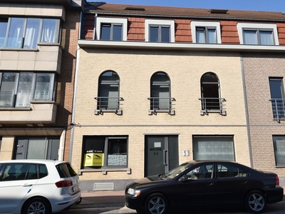 Gelijkvloers appartement met 2 slaapkamers , koertje en g...