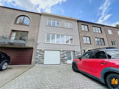 Gerenoveerd huis met 3 slaapkamers, garage en tuin