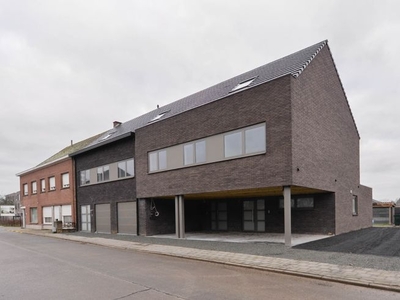 Te huur, recent halfopen bebouwing met 3 slaapkamers in L...