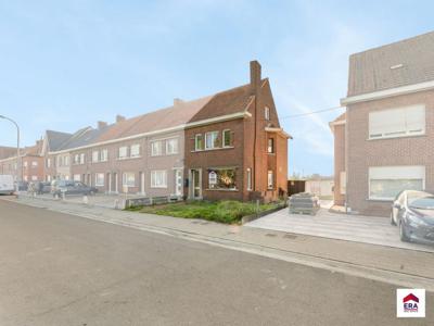 Halfopen woning met 3 slaapkamers en tuin op 240m² in Tielt!