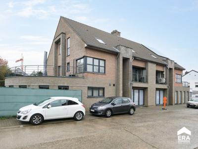 Instapklaar duplex appartement met garage in centrum Lummen