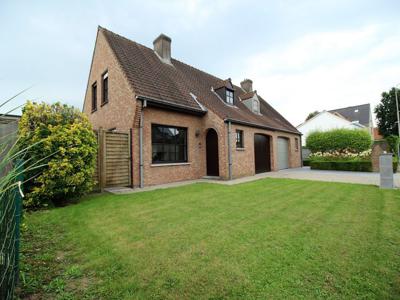 Instapklare half open woning nabij centrum Waregem