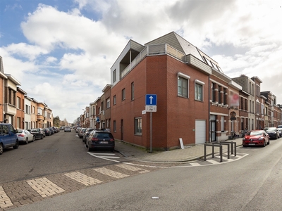 Instapklare woning met 4 slaapkamers, garage en dakterras te Deurne!