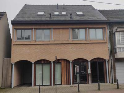 ruim duplex appartement met garage.